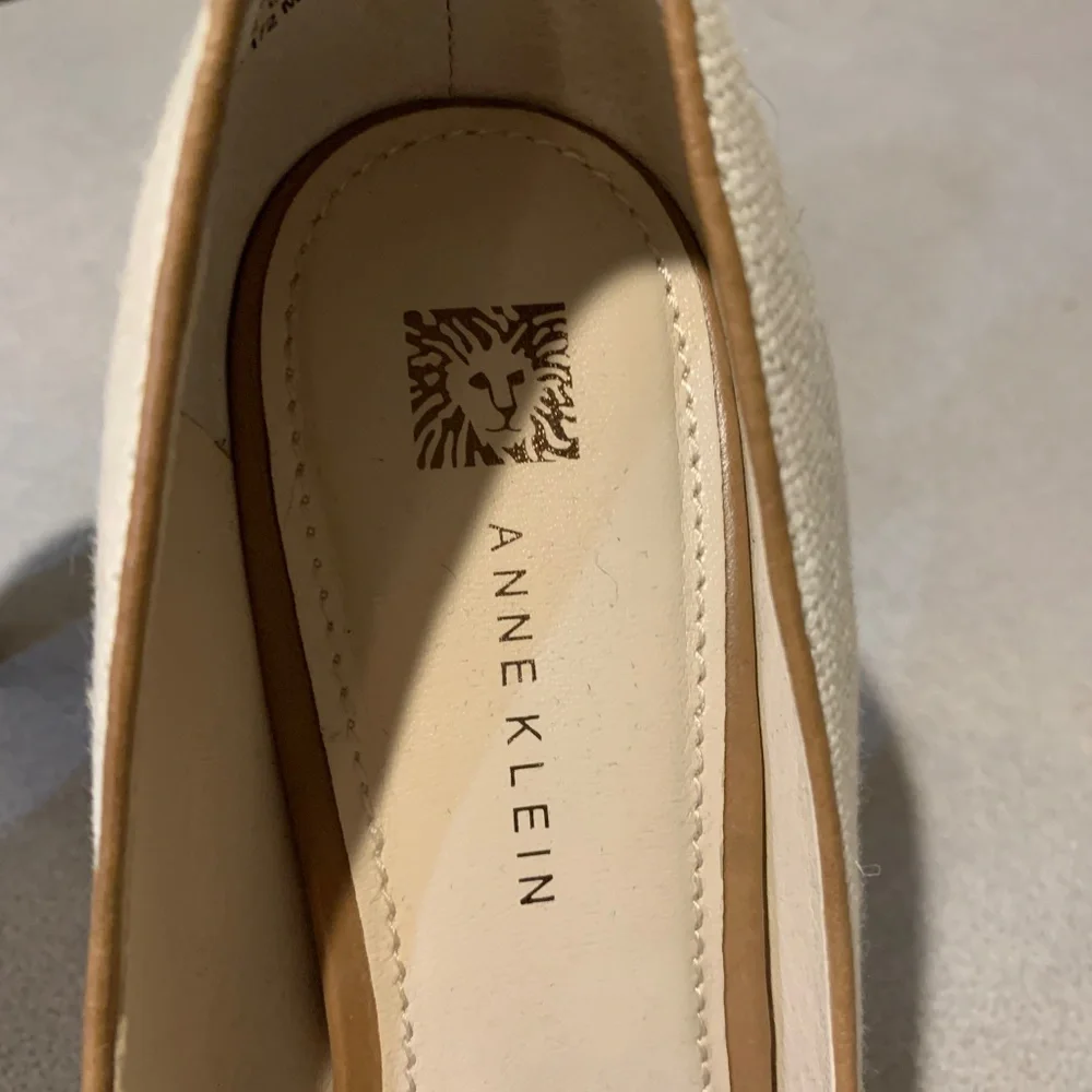 Anne Klein Beige/Tan Platform Pumps sz 8.5 M